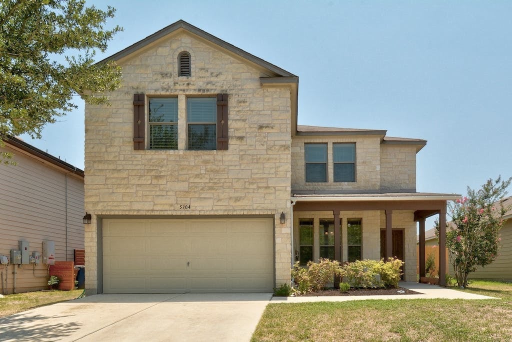 Foto principal - 5704 Apple Orchard Ln