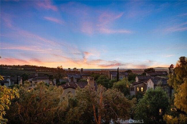 Building Photo - 33 Tall Hedge