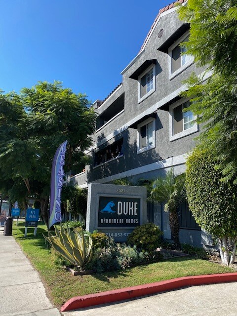 Foto principal - 7581 Warner Ave