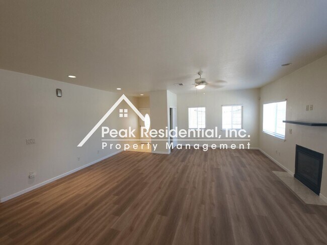 Foto del edificio - 3 br, 2.5 bath House - 2501 Yreka Ave