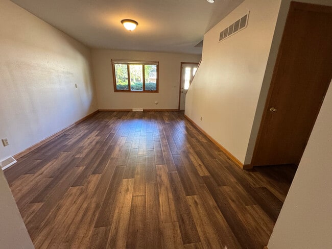 Building Photo - 817 Kendall Ln