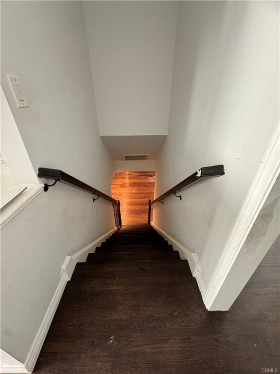 Foto del edificio - 2248 E Chevy Chase Dr