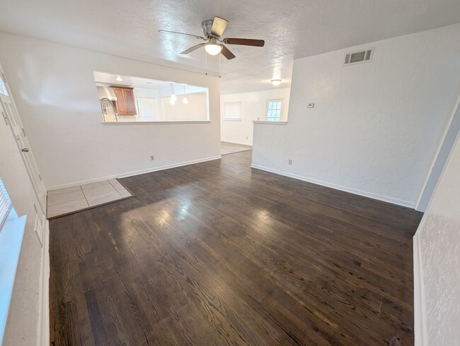 Foto del edificio - Huge Kitchen in NW OKC