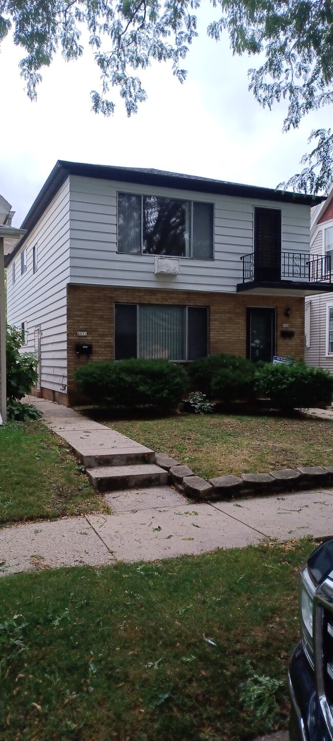 Building Photo - 6011 W Lapham St