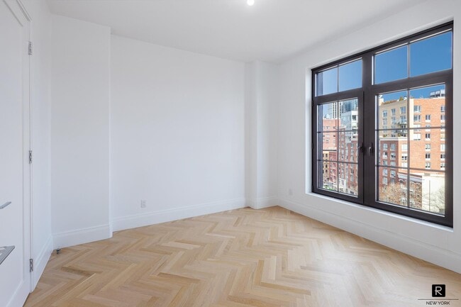 Building Photo - 300 W 122nd St
