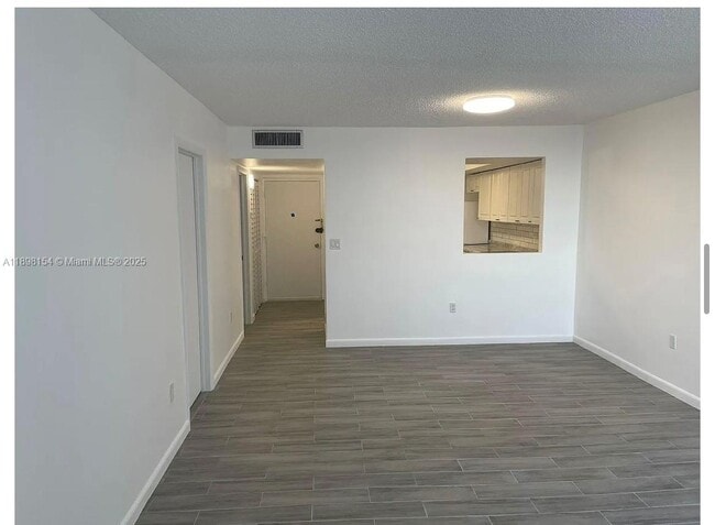 Building Photo - 1351 NE Miami Gardens Dr