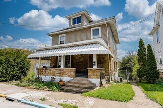 Building Photo - 305 Lyndhurst St