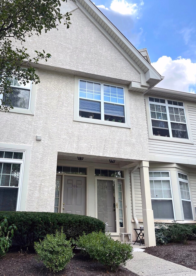 Building Photo - 305 Dresher Woods Dr