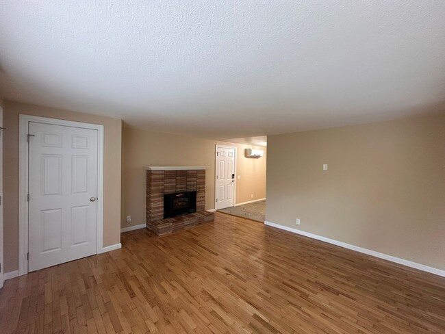 Building Photo - 810sp