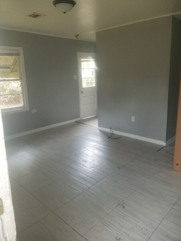 Building Photo - 523A Sofas St New Iberia