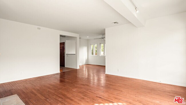 Building Photo - 3401 Greenwood Ave
