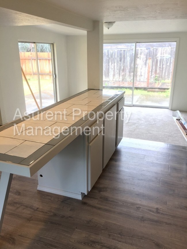 Foto del edificio - Cute Ashland Cottage 1/1 standalone $1450