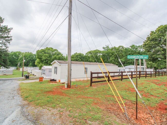 Foto del edificio - Move-In Ready Modern Trailer – Fantastic F...
