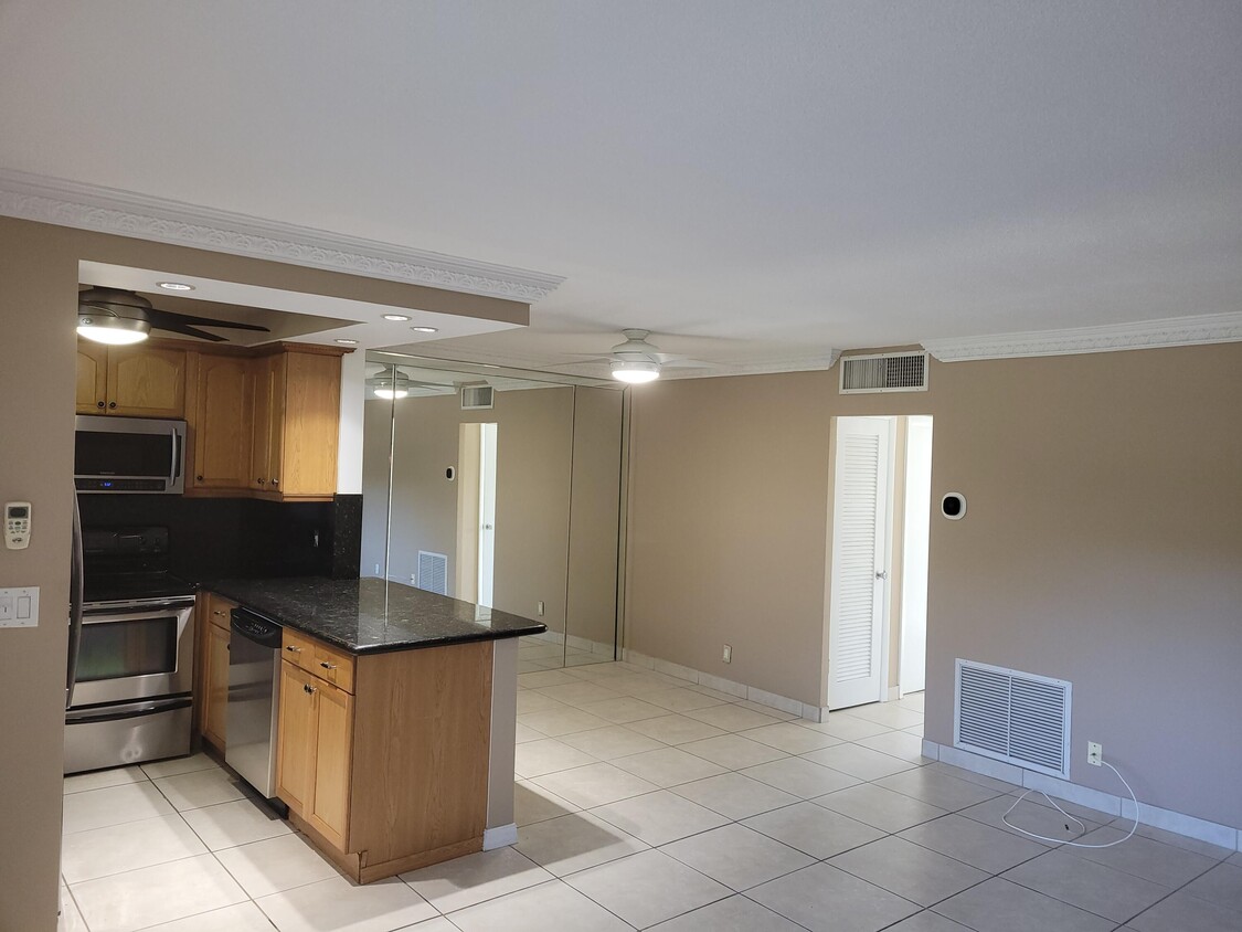 Primary Photo - 2871 N Ocean Blvd