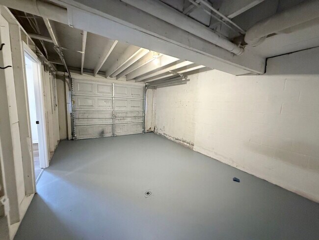 Building Photo - 52 S Front St