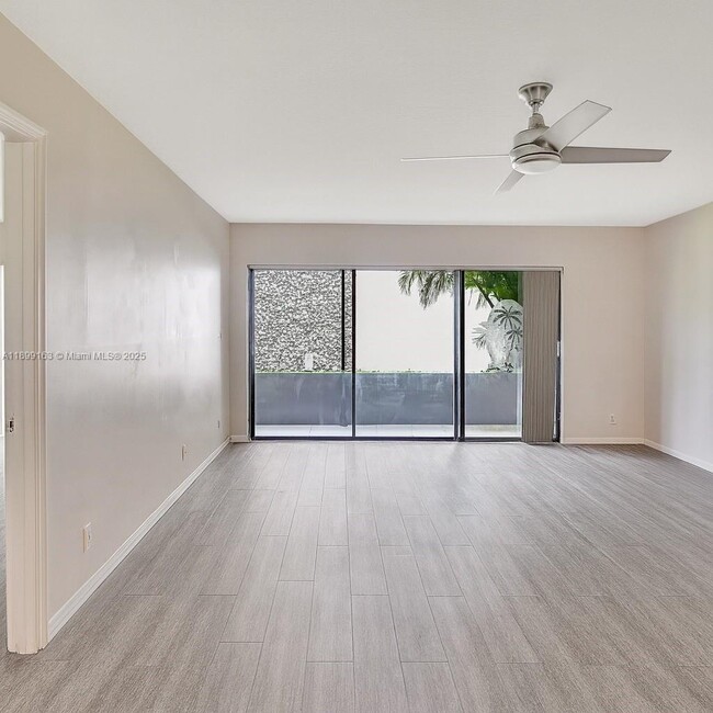 Foto del edificio - 311 W Laurel Dr