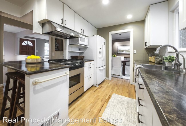 Foto del edificio - 9842 NE 28th St