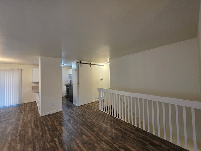 Foto del edificio - Massive 5 Bedroom Townhouse in Aurora