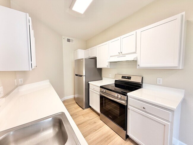 Building Photo - 7925 Preserve Cir