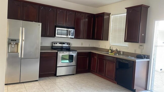 Foto del edificio - 13208 Silver Strand Falls Dr