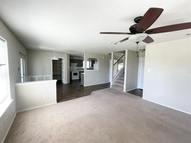 Building Photo - 5415 Teal Dr