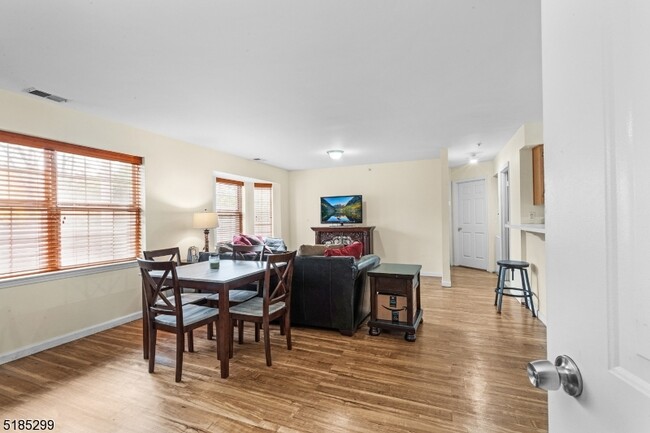 Foto del edificio - 28 Mountain View Ct