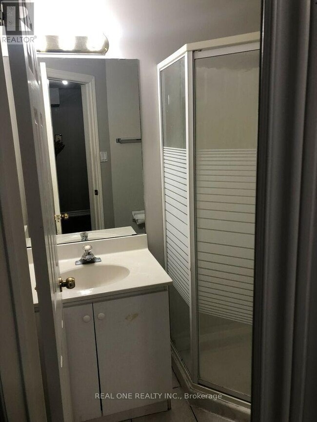 Building Photo - 160 Elson St