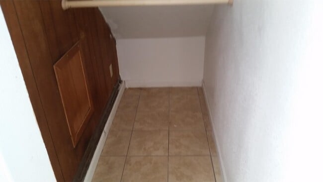 Building Photo - 3213 Center St NE