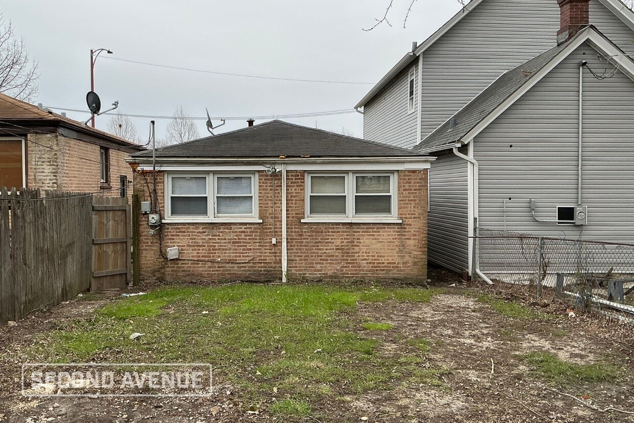Building Photo - 11822 S Watkins Ave