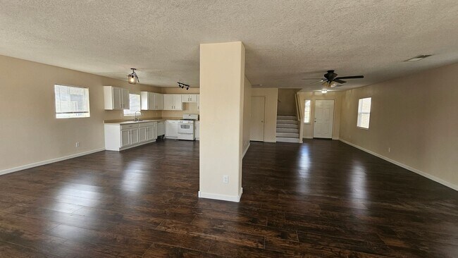 Foto del edificio - 5 Bed 3 Bath