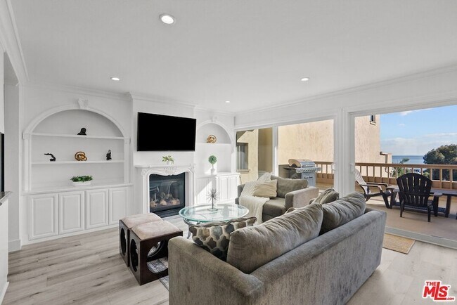 Building Photo - 23924 De Ville Way