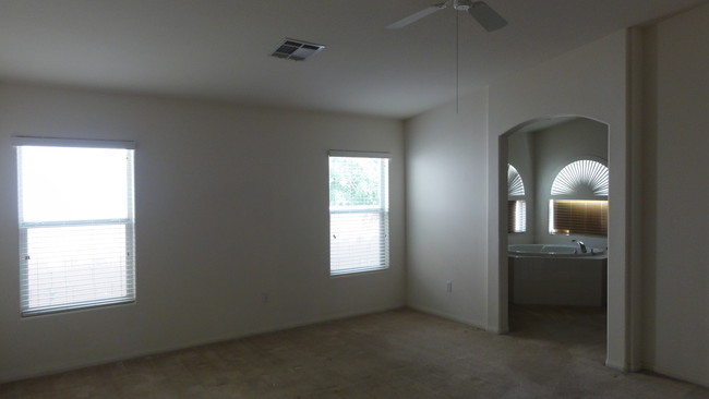 Building Photo - 1531 Laguna Palms Ave