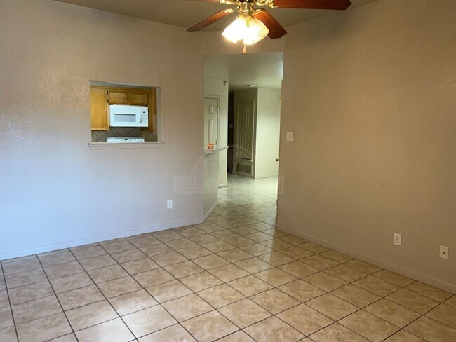 Foto del edificio - 1503 Nicholas Cir