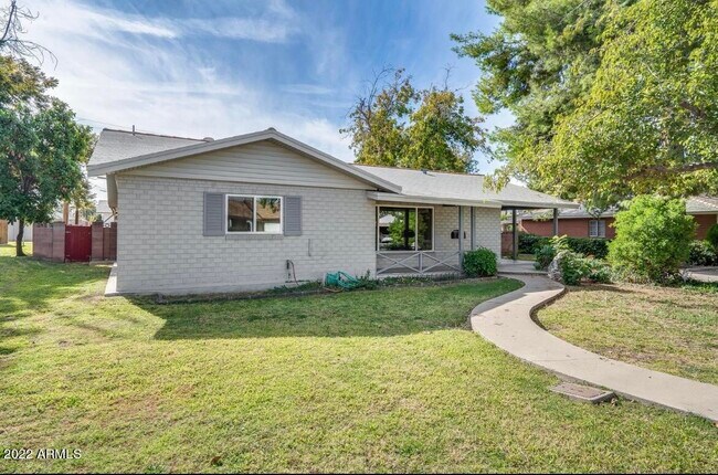 Building Photo - 4733 E Wilshire Dr