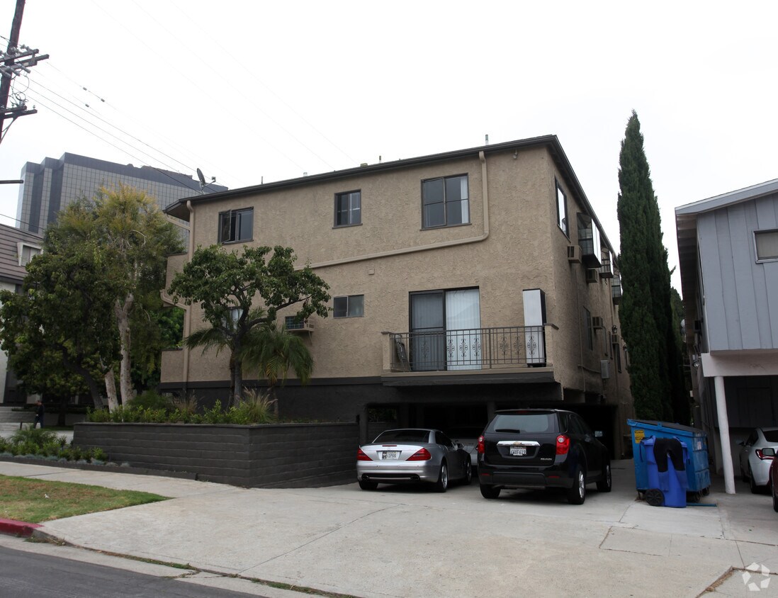 Building Photo - 1105 S Barrington Ave