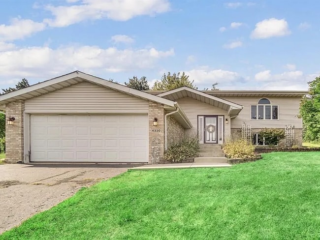 Building Photo - 4330 Pinehurst Ct