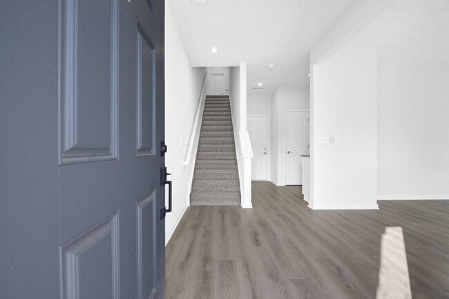 Building Photo - 4186 McCune Ave