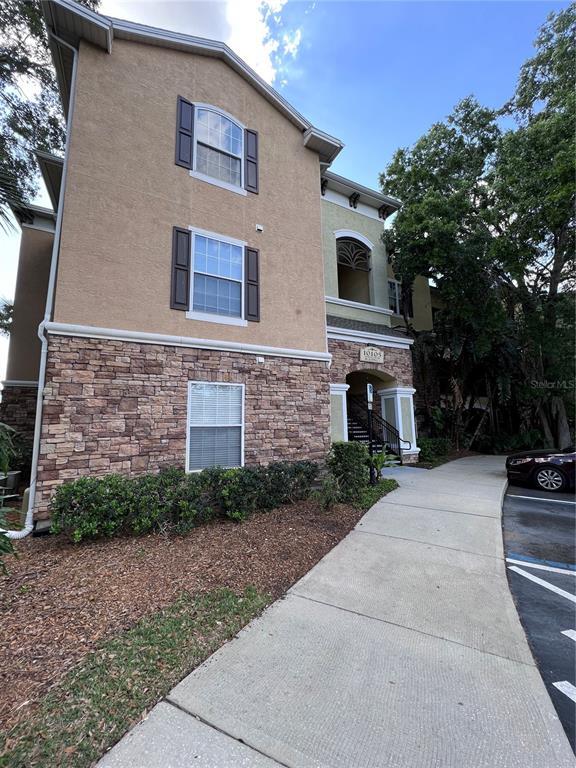 Foto del edificio - 10105 Courtney Oaks Cir