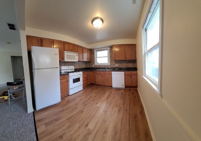 Building Photo - 316 Merrimac St