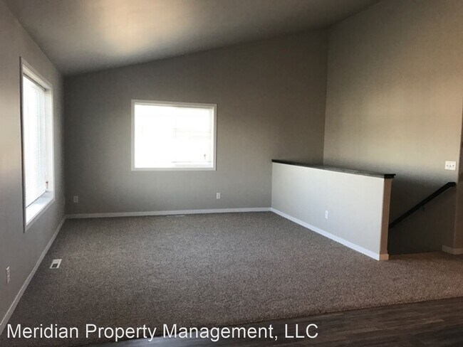 Building Photo - 3 br, 3 bath House - 6243 63rd Ave S