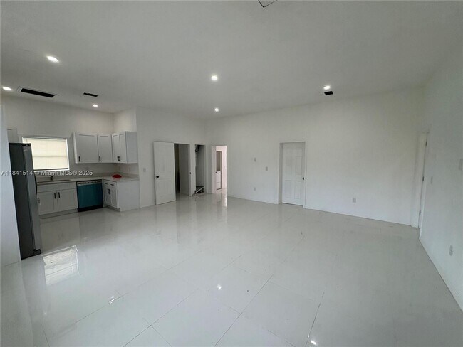 Foto del edificio - 13485 NE Jacksonville Rd