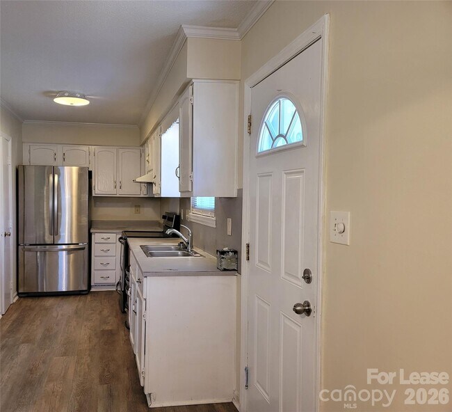 Foto del edificio - 5323 Chestnut Lake Dr