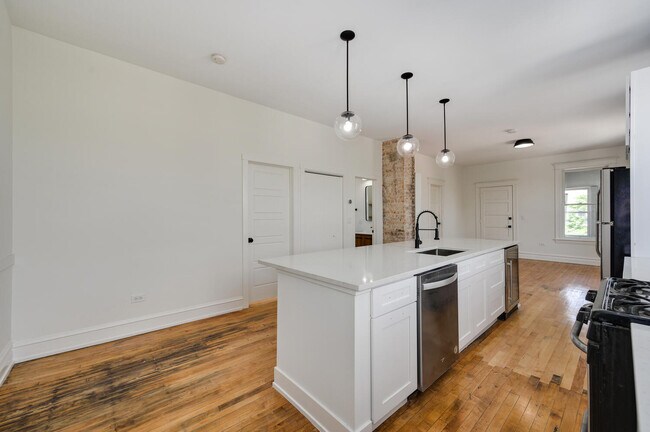 Foto del edificio - 2324 S Sacramento Ave