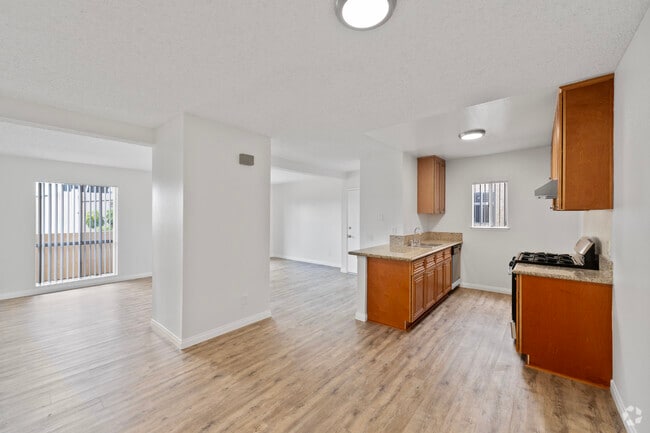 Building Photo - Walnut Apartments