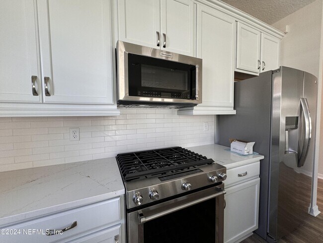 Building Photo - 938 Rooster Holw Way