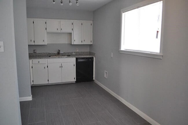 Building Photo - 2311 Leaman Ave