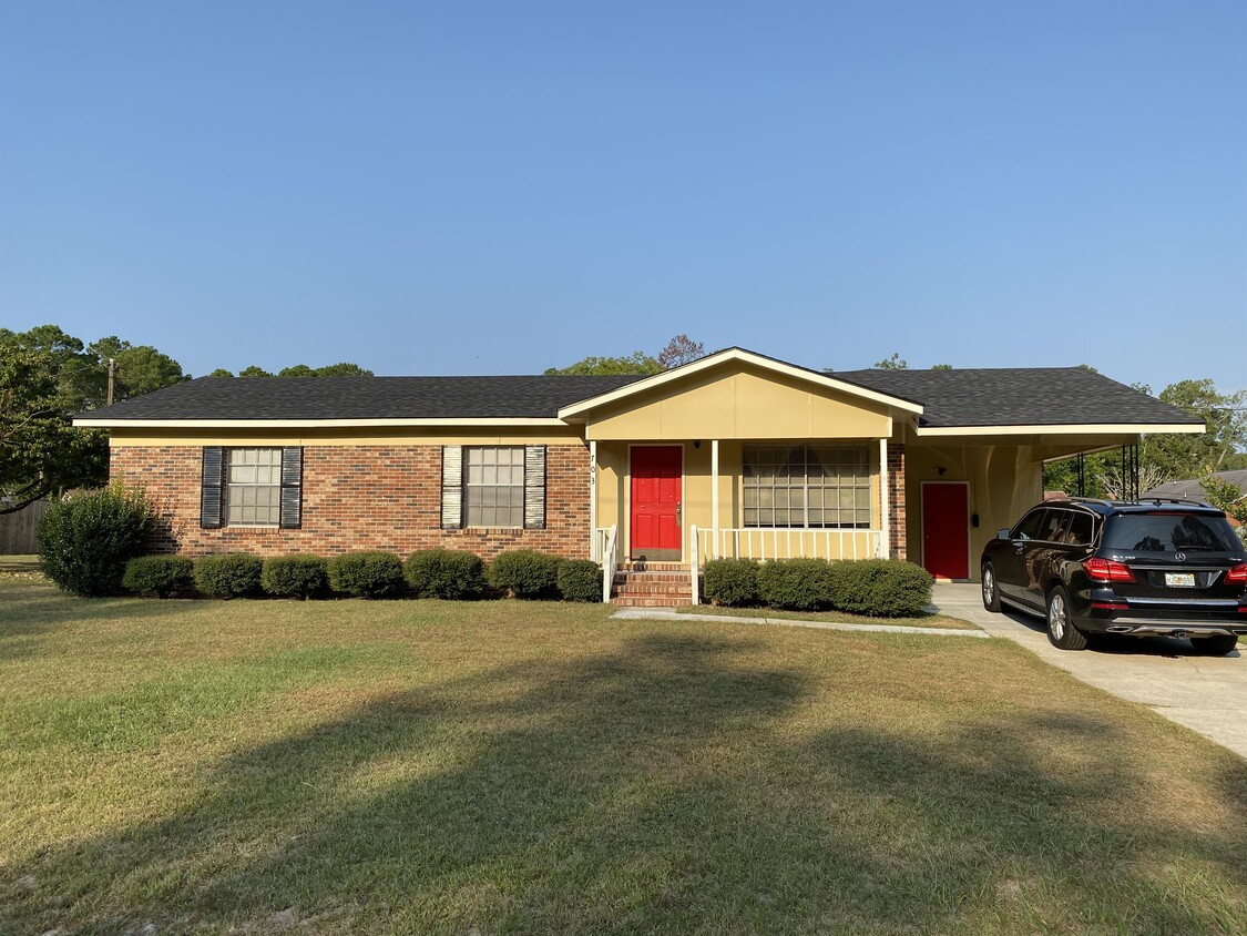 Primary Photo - 703 Pecan St N