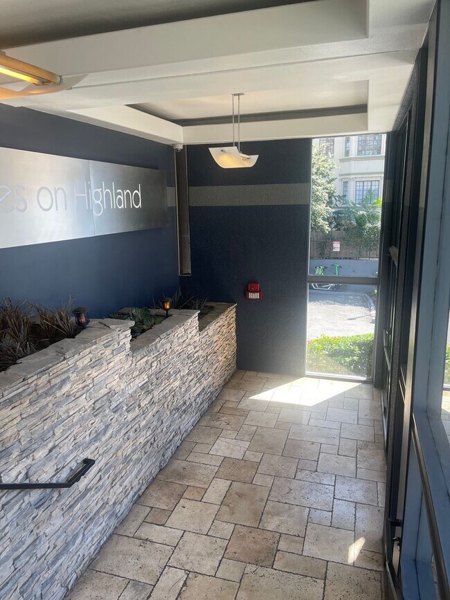 Foto del edificio - Hollywood Luxury 2 Bed Condo!