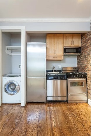 Building Photo - 521 E 5th St