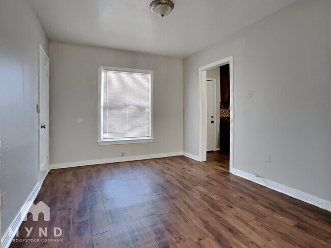 Foto del edificio - 321 Edgefield Dr